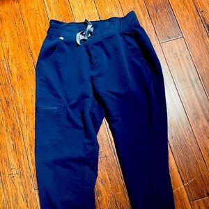 Figs pants small tall